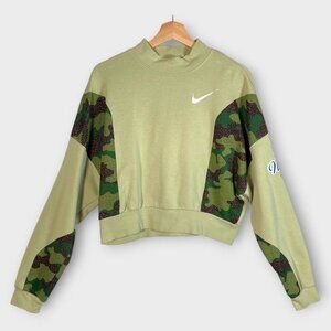NIKE Fleece Crop Top Sweater LARGE Green Camo Athleisure Yoga Workout EUC
